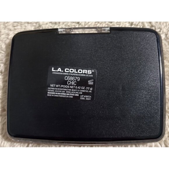 L.A. COLORS CHIC Eyeshadow Palette C68679 12 Purple & Neutral Shades NOB - Picture 2 of 3